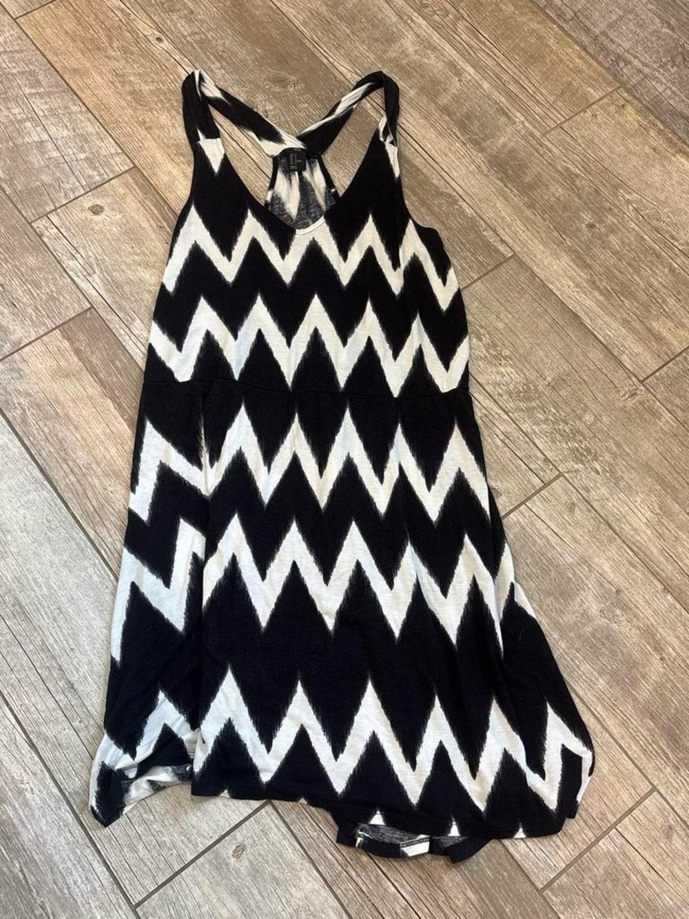 H&M Black and White Zigzag Racerback Midi Dress